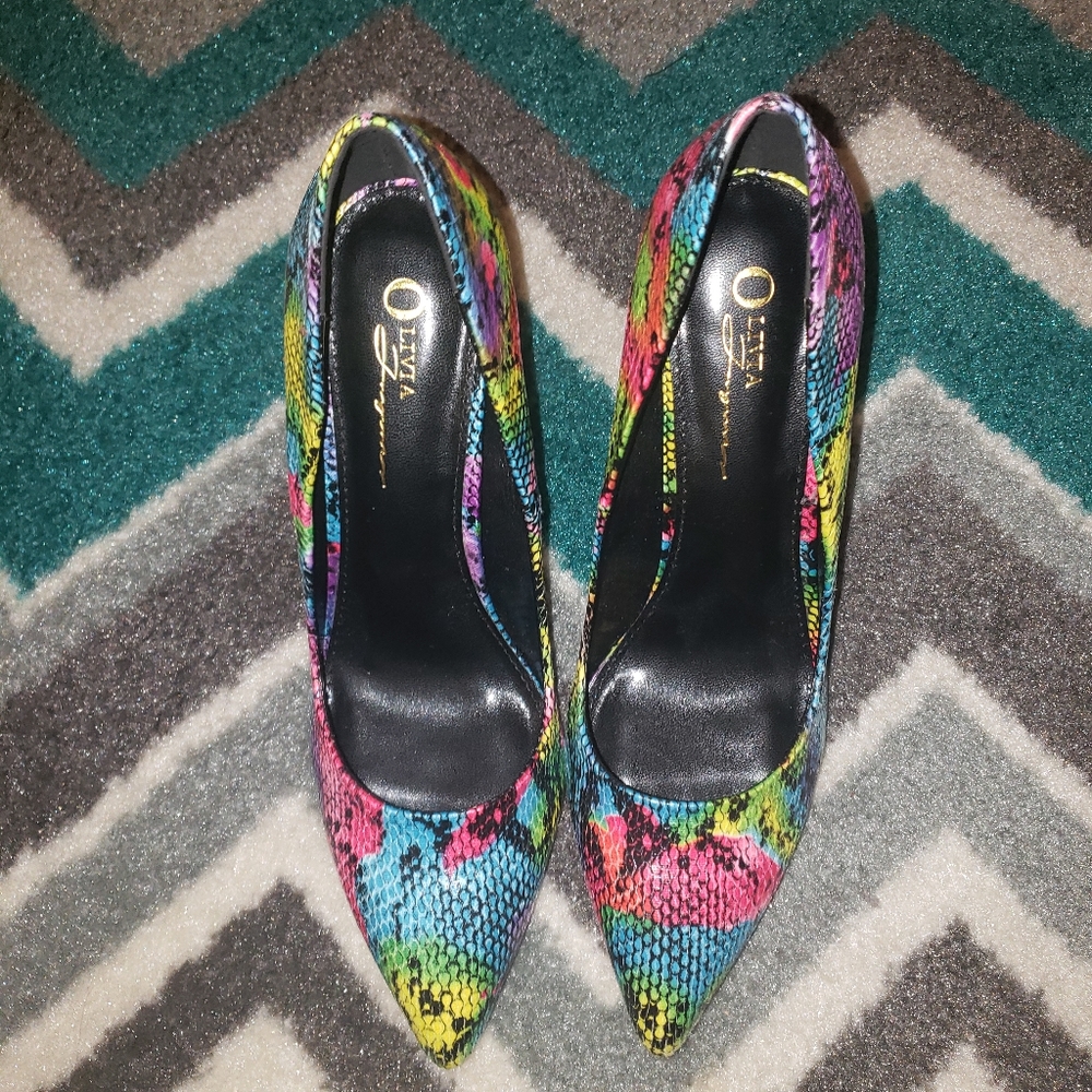 Brand new multicolored snakeskin stilleto pumps!